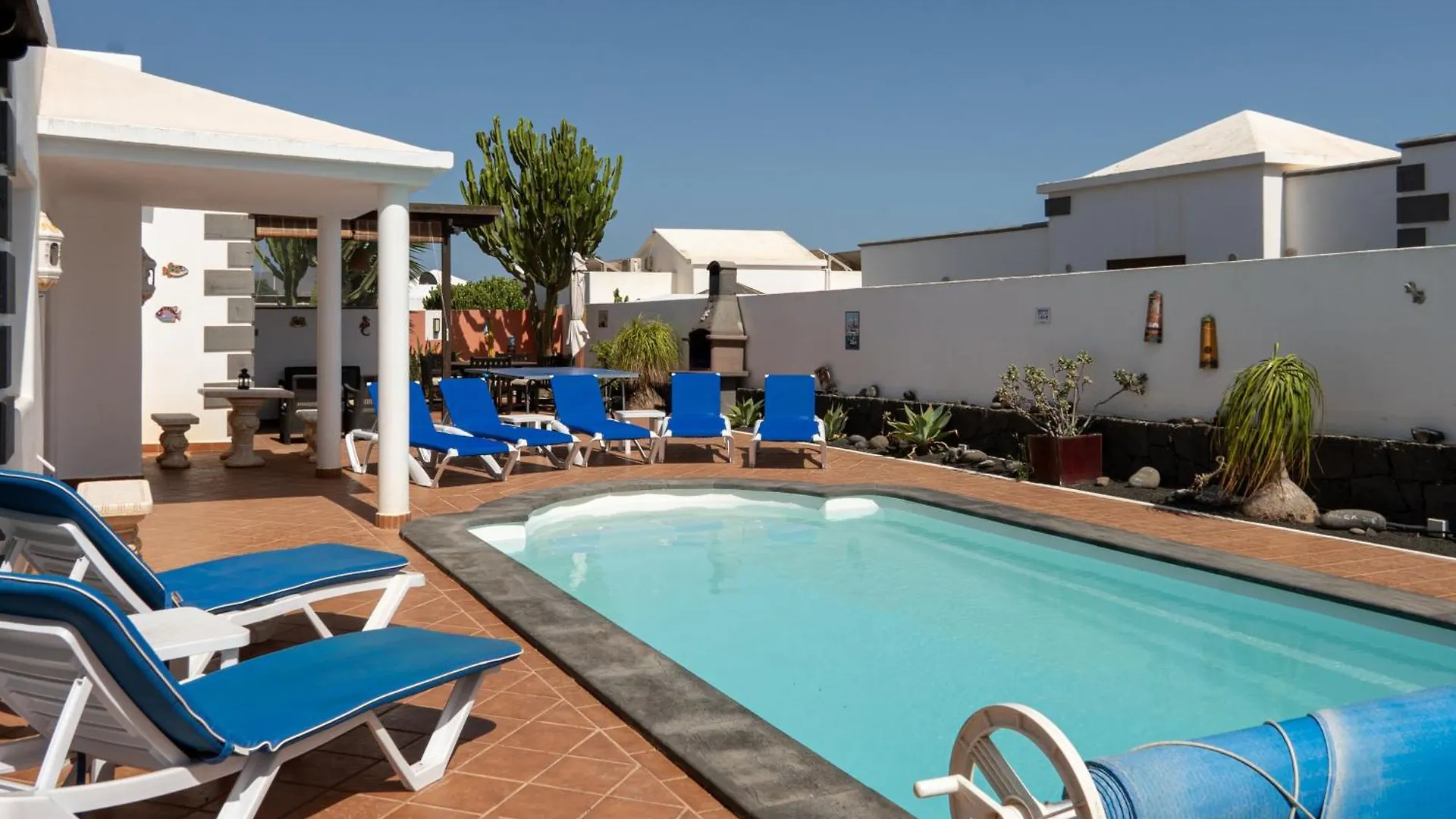 Utopia, Villa 4 Bedrooms Close To Old Town, Heated Pool With Complete Privacy Playa Blanca  0*, Playa Blanca (Lanzarote) Spain